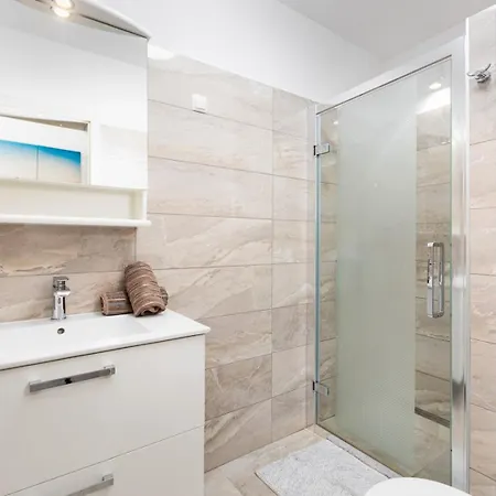 Tea Πανσιόν Malinska